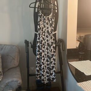 Flower dress black and white